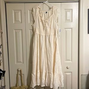 Cream colored old navy maxi dress w/ tags